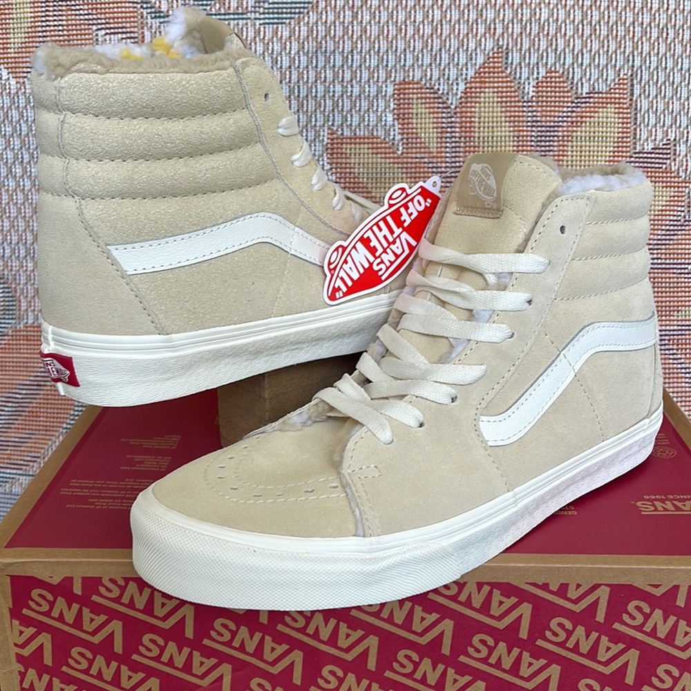 Vans Sk8-Hi
Cozy Hug Biscotti
VN0A7Q5NBVV
Men’s Sneakers - Picture 9 of 16